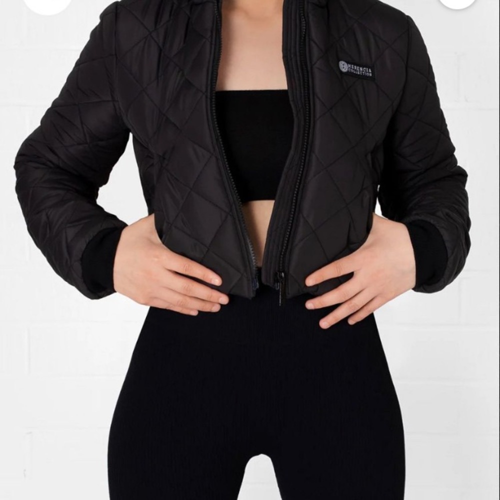 Horencia Collection‎ State Black
Crop Puff Jacket